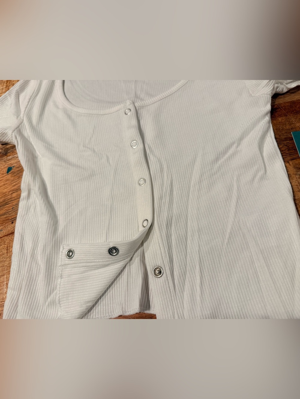 The Commons Ribbed Snap Front Tee Size Small - Picture 3 of 3